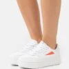 Fila FXVENTUNO PLATFORM WMN - Sneaker Low - White/fiery Coral